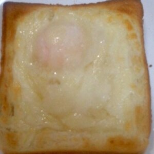 ラピュタパン風☆半熟目玉焼きチーズトースト